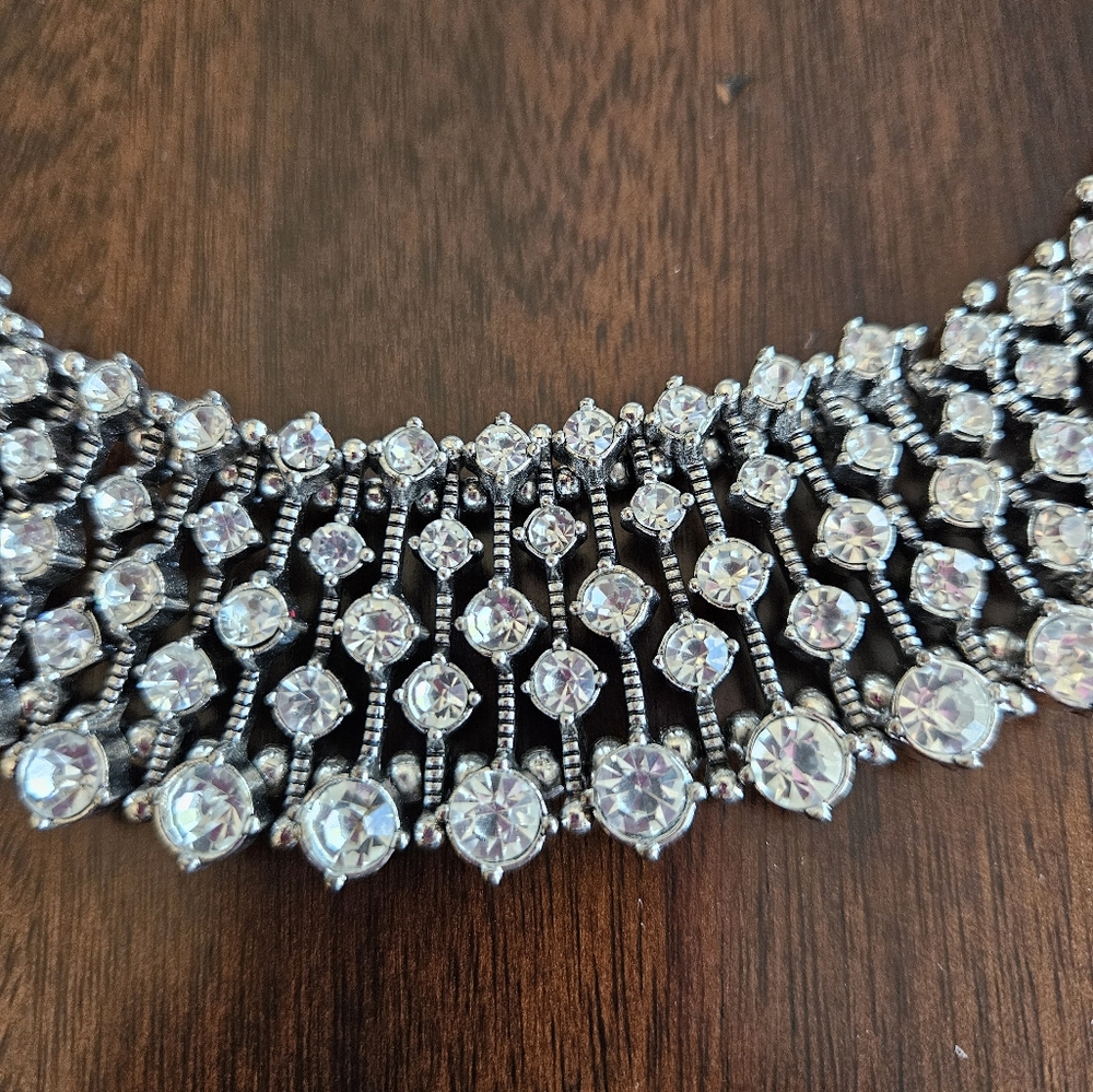 Amazon brand Crystal statement necklace, silver - Picture 4 of 8